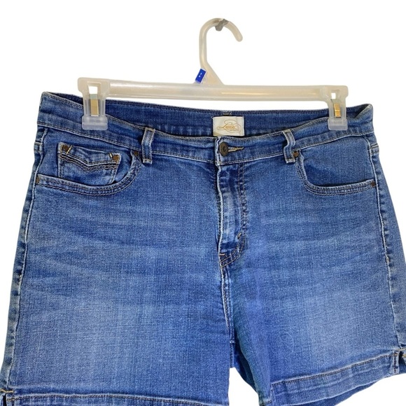Levi's 515 Women's size 12 Classic Blue denim Jean Shorts - Picture 2 of 7